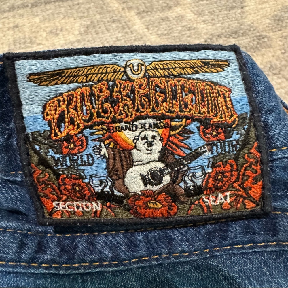 True Religion Relaxed Fit Jeans Size 28 Rare Embroidered Patch